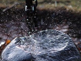 File:Waterdrops on rock.jpg