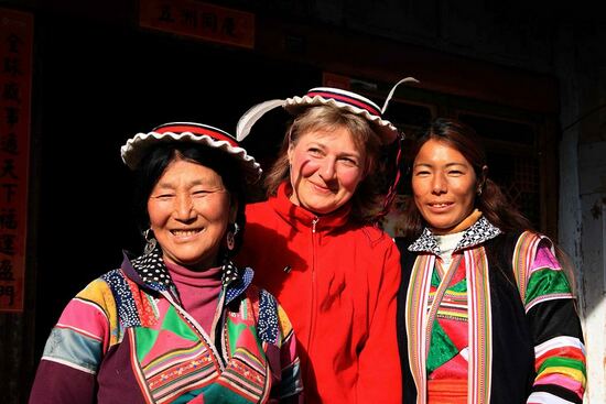 File:Traditional costume of Baima Tibetan villagers.jpg