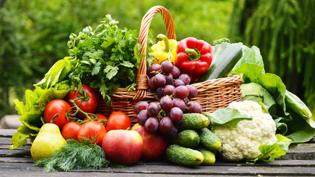 File:43915-fresh-organic-vegetables-fruits-1.jpg
