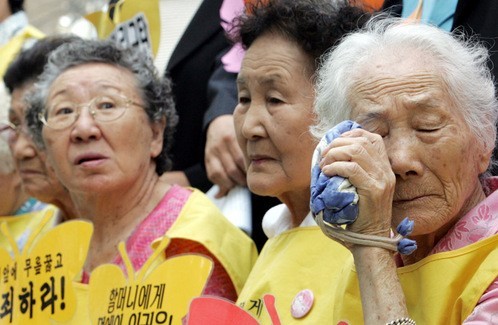 File:Former Korean comfort women protesting in Seoul, Korea.jpg