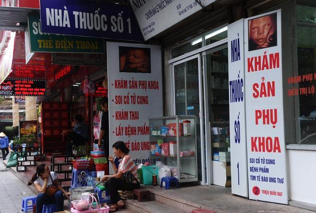 File:Vendors sit outside a private clinic that offers 4D foetus imaging service, in central Hanoi,.jpg