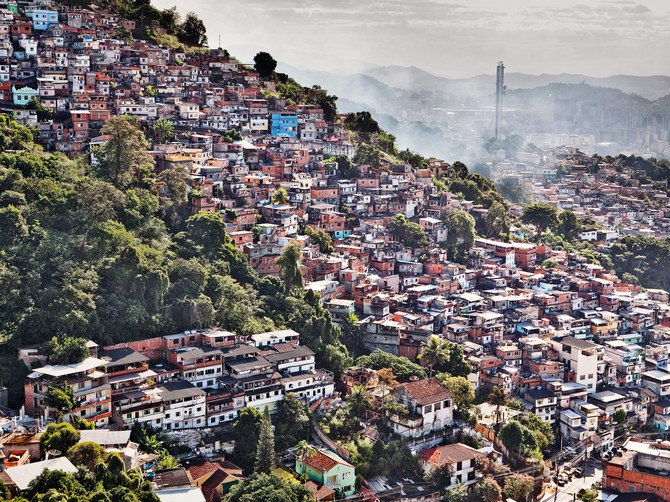 File:Favelas, Rio de Janeiro.jpg