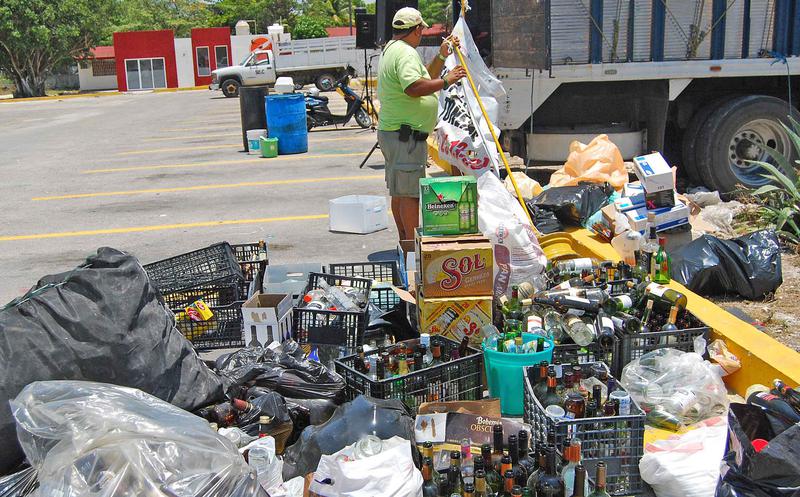 File:Garbage Sorting in Cancun.jpg