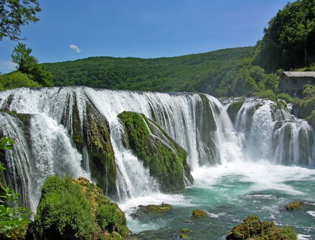 File:Una Waterfalls.jpg