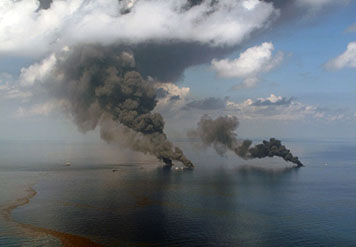 File:Dwh-oil-with-two-in-situ-burns-smoke noaa 356.jpg