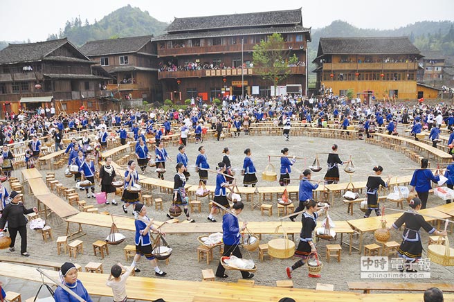File:Traditional activity hold by Dong people in Hunan province.jpg