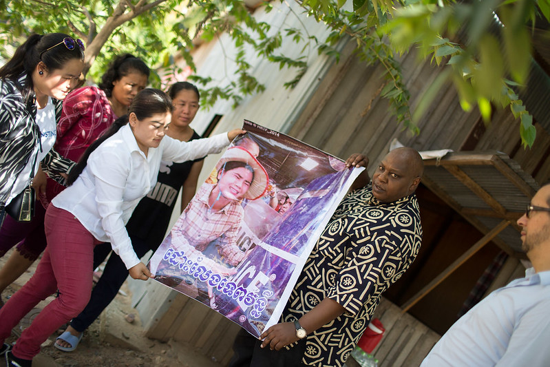 File:Group photo at Boeung Kak - holding a poster of their imprisoned fellow activist Tep Vanny.jpg