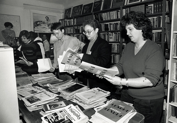 File:Joan Nestle, Polly Thistlethwaite and others of the Herstory Lesbian Archives sorting files.jpg