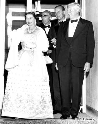 File:Queen Elizabeth with Norman MacKenzie at UBC Faculty Club.jpg