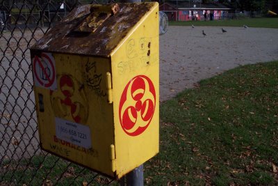 File:Needle Disposal Box in Oppenheimer Park, Vancouver.jpg