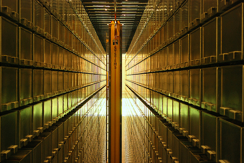 Automated Storage and Retrieval System (ASRS) or "UBC Library Robot" by UBC Library Communications from http://www.flickr.com/photos/ubclibrary/7205952900/‎