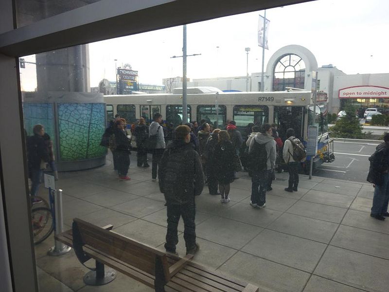File:Commuters boarding the bus.jpg