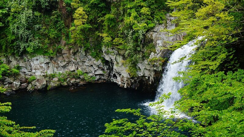 File:Jeju island falls.jpg