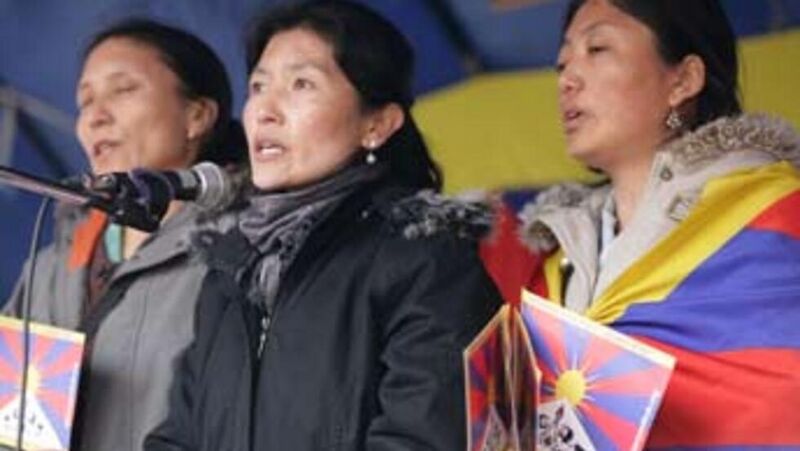 File:Nuns protesting in Tibet.jpg