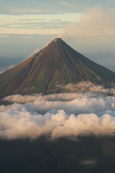 File:Focused view of the Mayon Volcano in Albay, Luzon, above fog.jpg