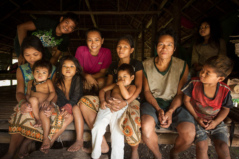 File:Oma with Tumihays family in southern Palawan, a Tau't Bato tribe..jpg