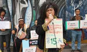 Figure 3 Amis lady protested for fifteen days to urge Taiwan Sugar to respect their land