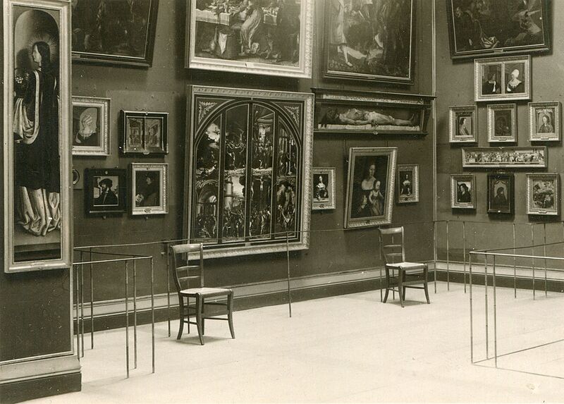 File:Holbein Hall in the Augustinergasse Museum, condition before 1907.jpg