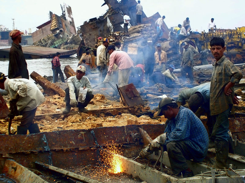 File:Shipbreaking Bangladesh.jpg