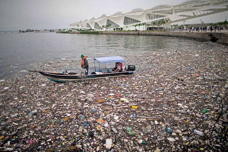 File:Guanabara Bay pollution.jpg